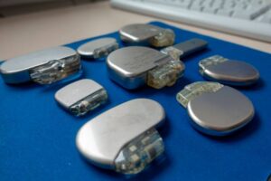 El uso de dispositivos implantables en el tratamiento de enfermedades cardíacas 